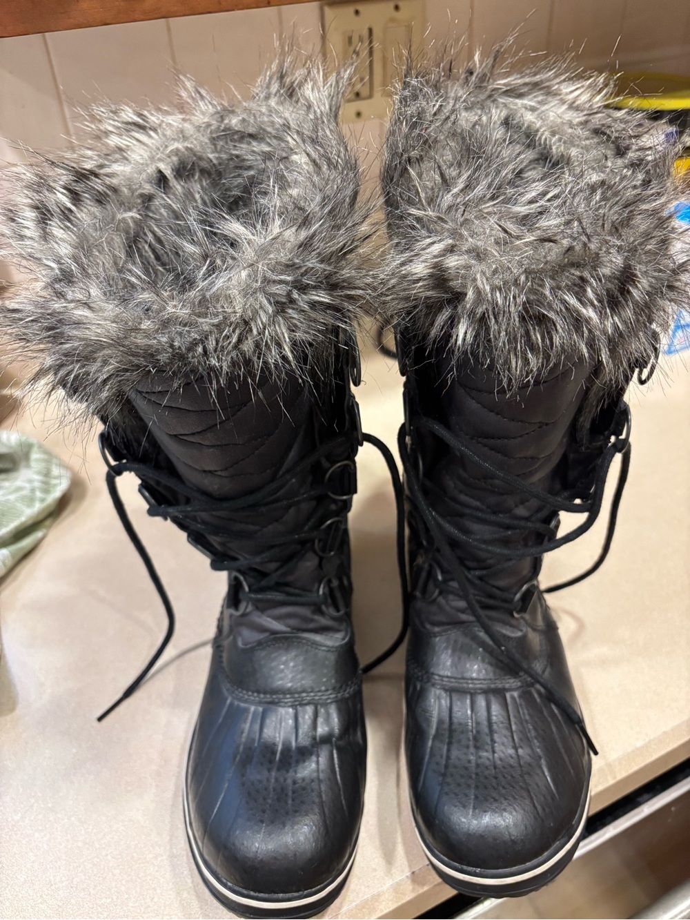 Sorel Black Faux-Fur Collar Lace-Up Winter Boots